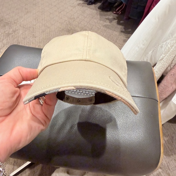 Burberry Check Pattern Cap - Picture 4 of 6